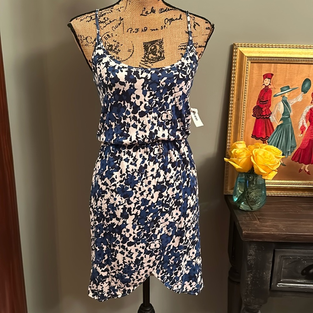 Old Navy floral dress size XS. NWT.